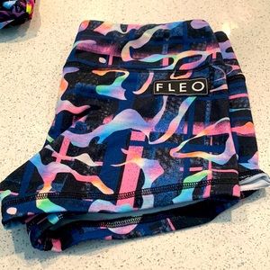 Fleo size medium halo graph shorts